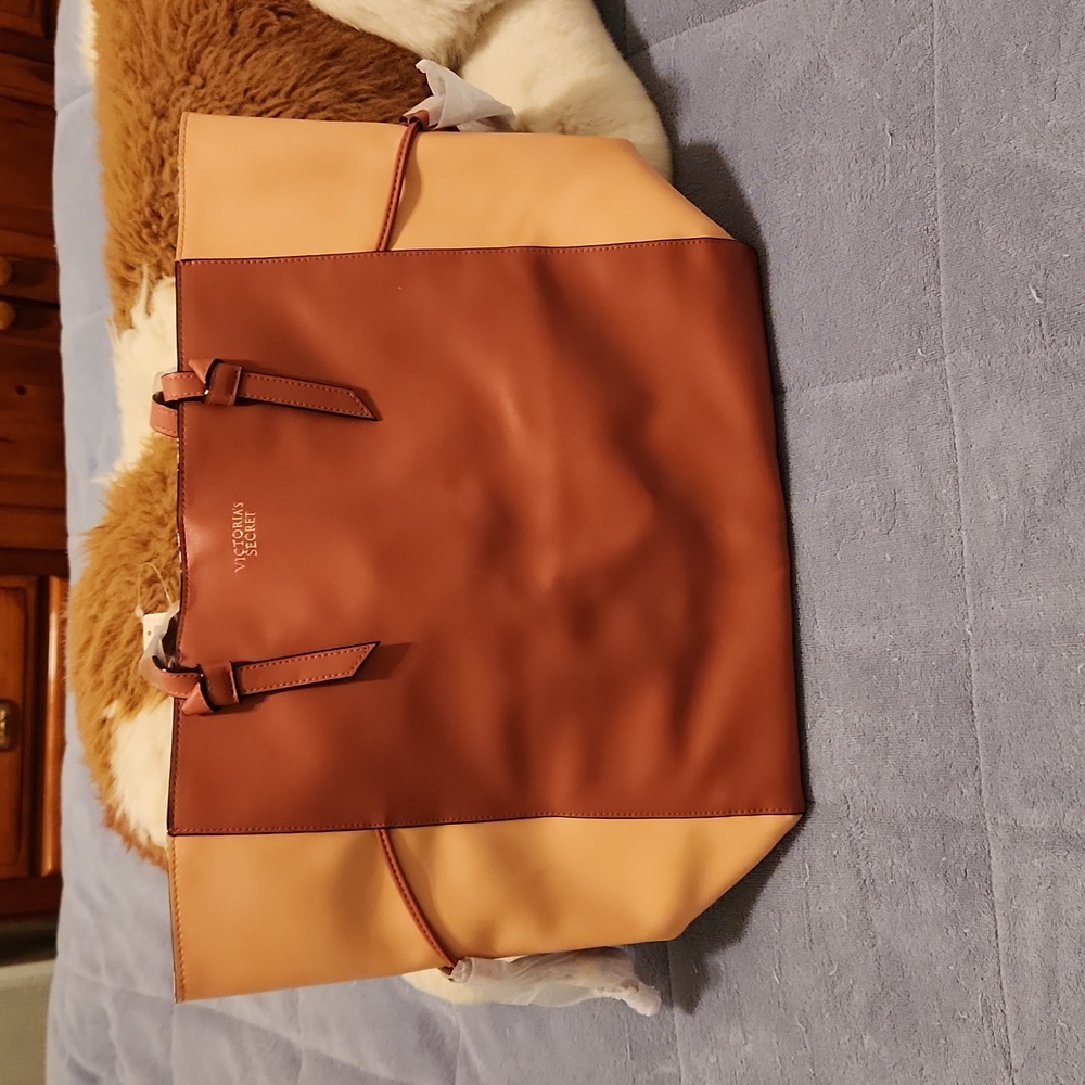NWT VS TOTE